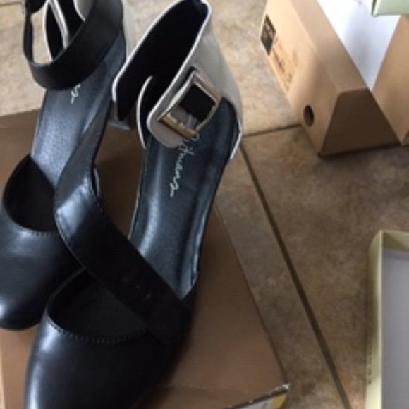 Reitman's Shoes - Picture 2 of 5